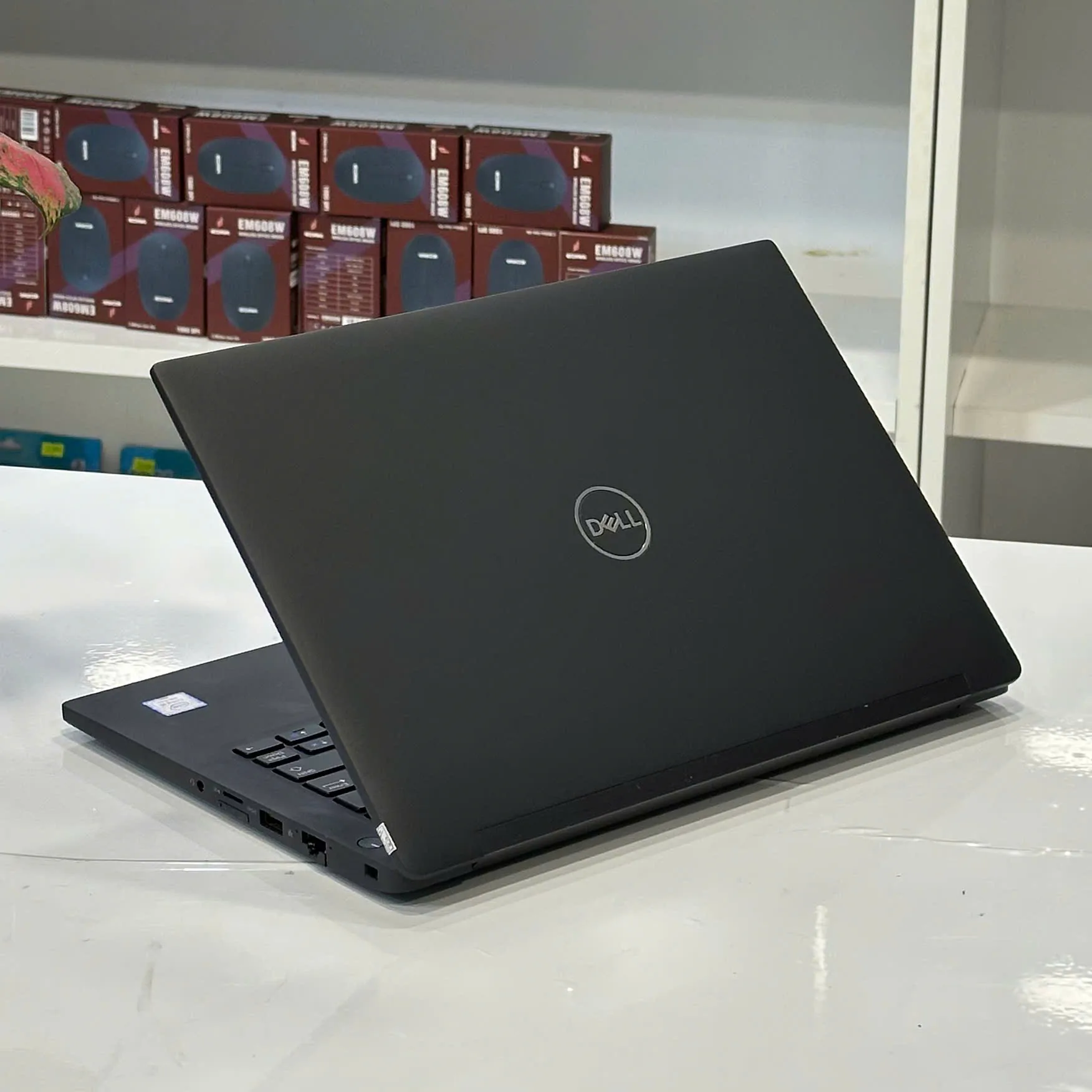 Laptop Cũ Dell Latitude 7390 Core I7 - 8650U/ RAM 8GB /SSD 256 GB / FHD