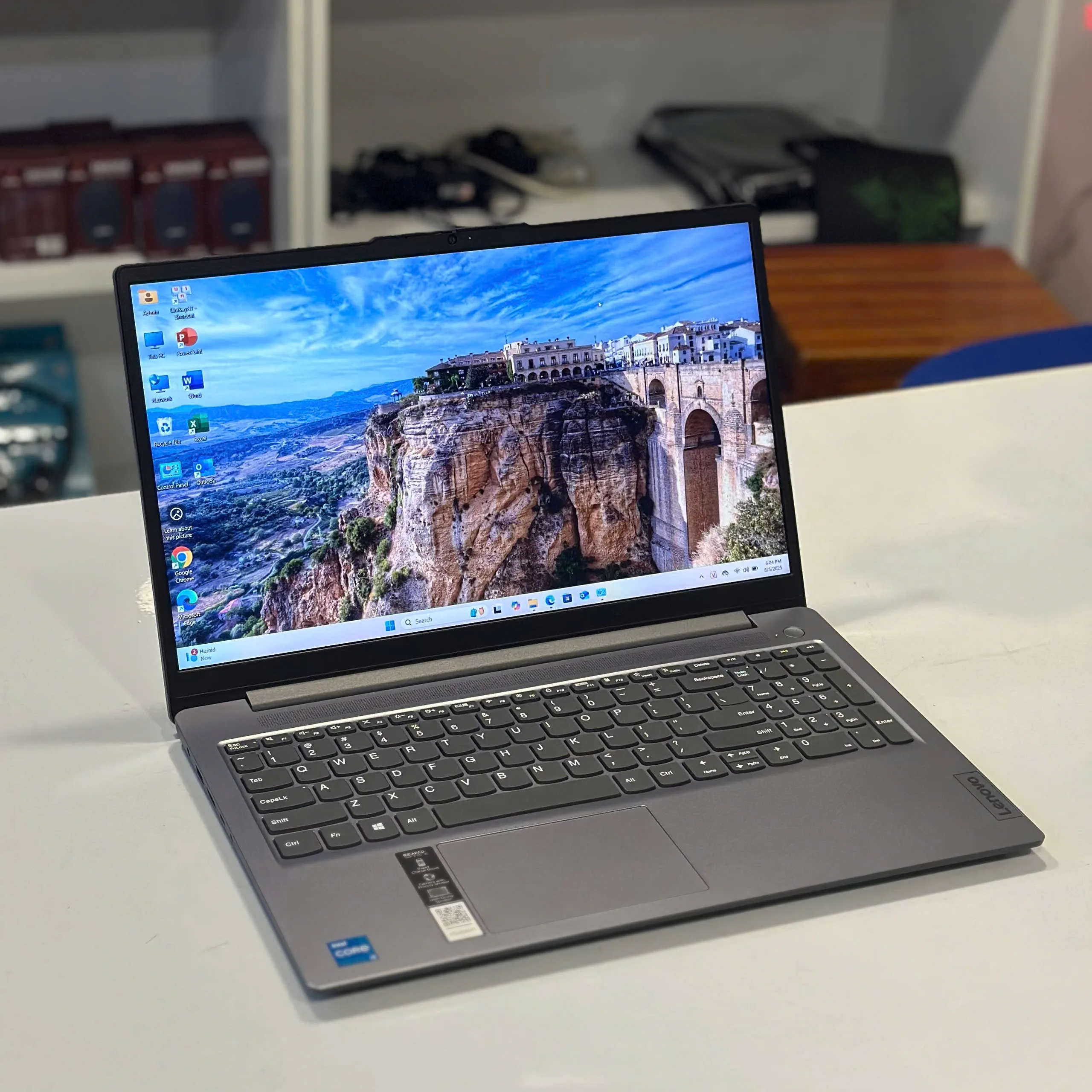 Lenovo 82XB Core i3-N305 2023| RAM 8GB | SSD 256GB | Màn FHD – Gọn nhẹ, mượt mà, giá cực tốt (Like New)